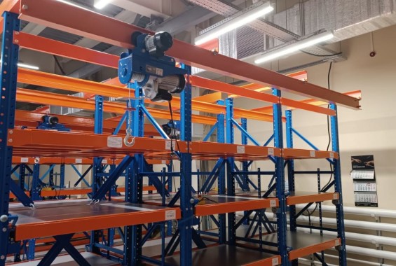 Стеллажи с нагрузкой на полку до 1000 кг и талью