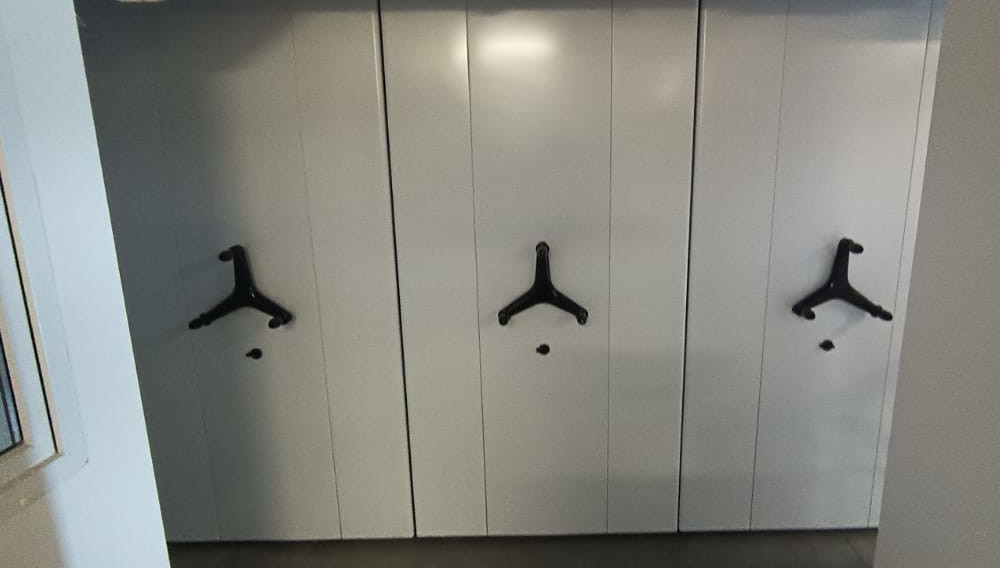 мобильные стеллажи для завода